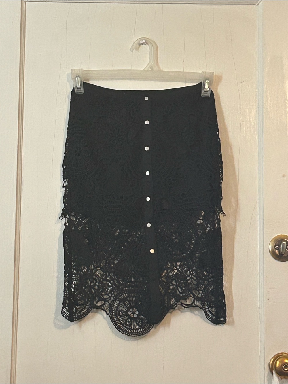 black lace button-front midi skirt 🔥